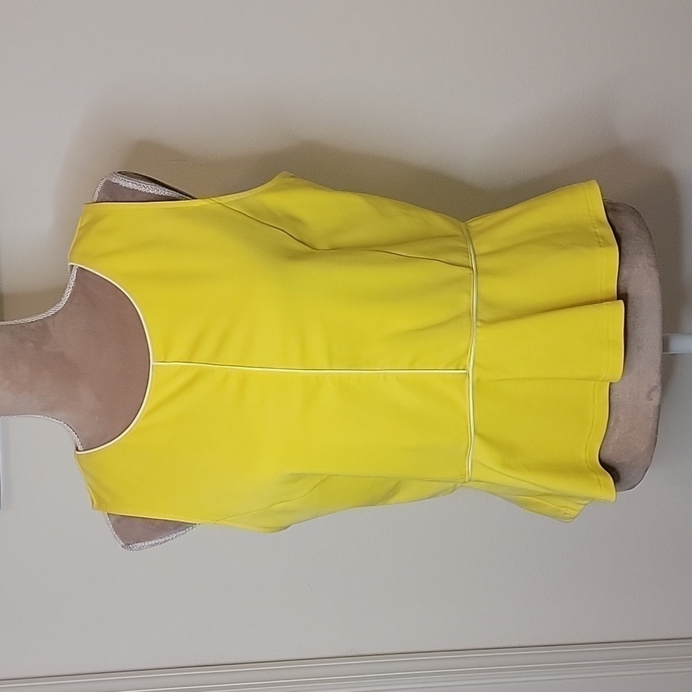 Banana Republic Bright Yellow with White Piping Trim Sleeveless Peplum Top, EUC